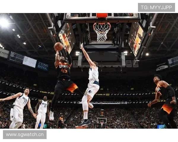 全面解析持球突破规则中的脚步动作与违例判定